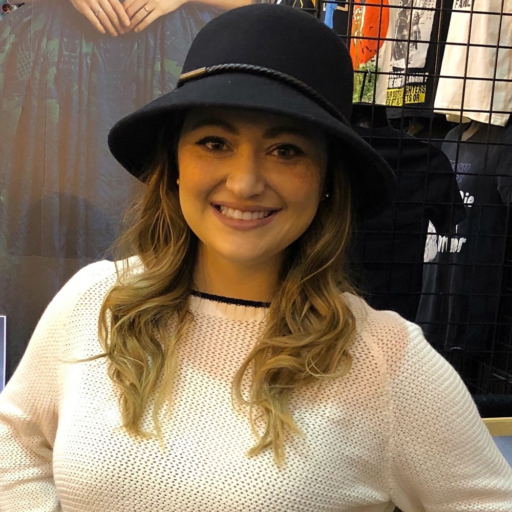 Meet your Posher, Alexis